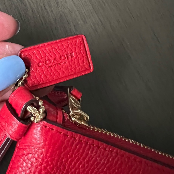 Coach Wristlet in beautiful red/ orange/ papaya - Picture 3 of 6